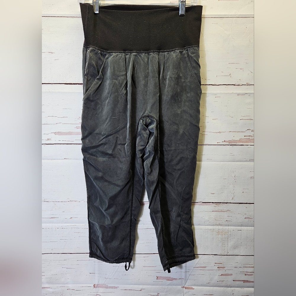 Lululemon Womens Size 4 Loose Capri Active High Waisted BLACK Yoga